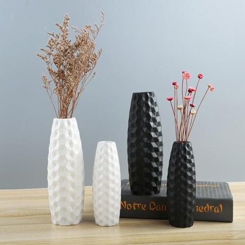 2020 New Crafts Ceramic Whiteware Flower Holder Vase Wholesale Nordic Decorative Grow in Water Ceramic Vase Ornaments