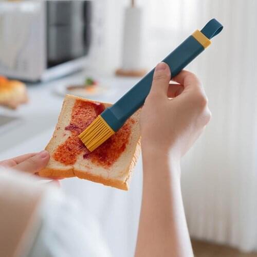 Silicone Basting Brush Hanging Silicone Oil Brush BBQ Silicone Brush Cookware Kitchen Utensil Non-Stick BBQ Brush BBQ Tool