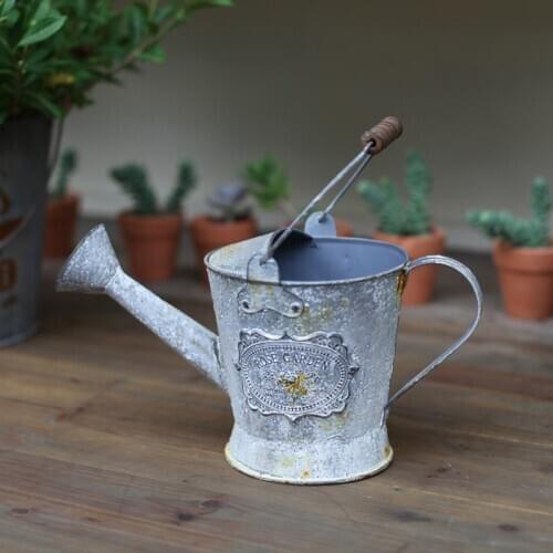 Waterproof handcrafted retro metal garden rustic watering can