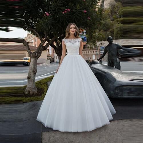 Tailor Made Scoop Lace Appliques Ribbon Wedding Dresses With Ribbon Waist Bridal Gowns Garden Beautiful Robe De Mariage