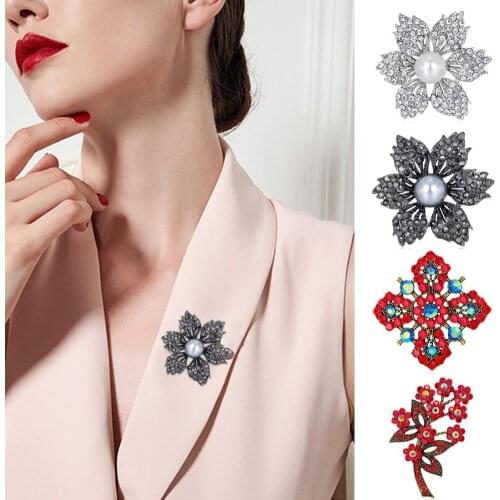 Brooch Badge Vintage Dress-up Graceful Floral Rhinestone Faux Pearl Brooch Pin for Celebration
