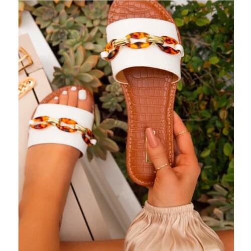 New Fashion Flat Slippers Women Summer Transparent Chain Decoration Slides Round Head Open Toe Female Party Leather Sandals