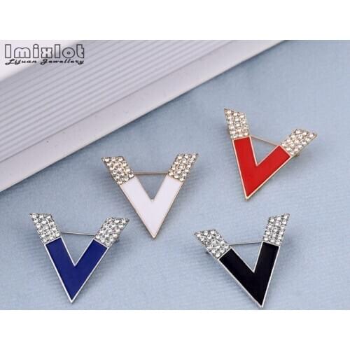 New Rhinestone V Letter Enamel Pins Metal Brooches Lapel Pin Shirt Collar Pins and Brooches Badge Jewelry Gift for Women and Men
