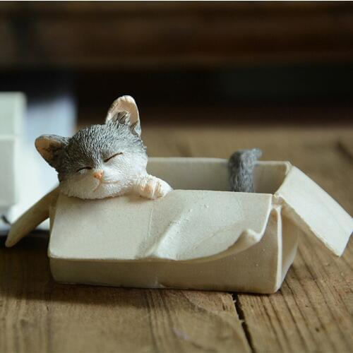 Creative cat miniature figurines Animal resin Arts and Crafts Teraryum Mini fairy garden home decoration accessories modern