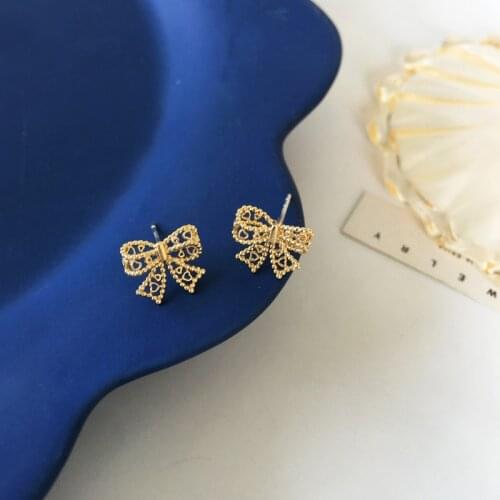 Cute Simple French Bowknot Clip Earrings Without Piercing Hollow Vintage Aesthetic Earrings