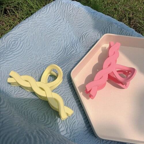 Korea Fashion Elegant Jelly Color Hair Claws Transparent Irregular Twisted Hair Clips Simple Hairpins Hair Accessories