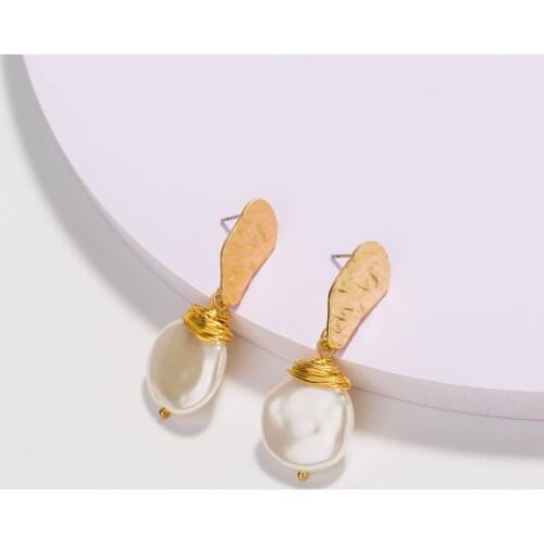 Medieval Korean East Gate Earrings Fashion Atmosphere Natural Irregular Pearl Earrings Womens Hand Winding Accessories