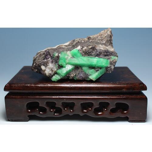 Ultra-fine mineral crystals emerald green natural rough stones mark LuoShi collectibles ore samples without optimization