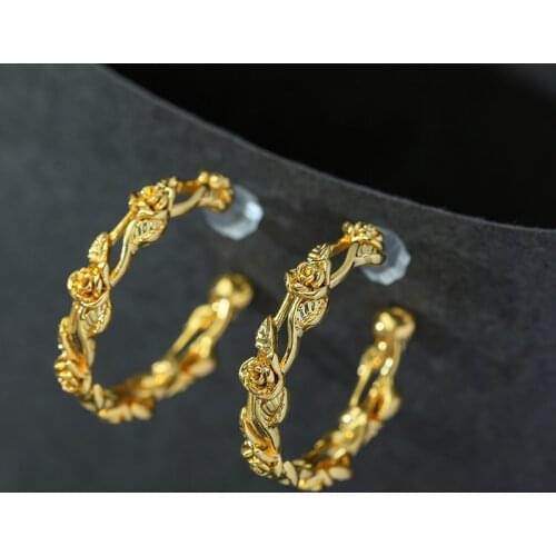 Vintage Elegant Flower Carving C Shape Earrings For Women Royal Light Luxury Design Delicate Earring Wedding Jewelry Accessories
