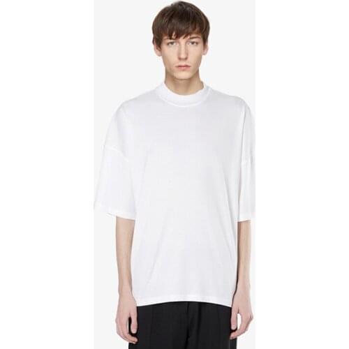 Middle collar five-point sleeve T-shirt, dropped shoulders, loose and simple silhouette, minimalist original designer mens shor