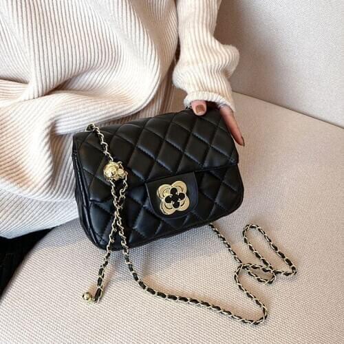 Classic Designer Chain Quilted Flap Shoulder Bag Black Diamond Lattice Crossbody Bags for Women Pu Leather Petal Badge Handbags