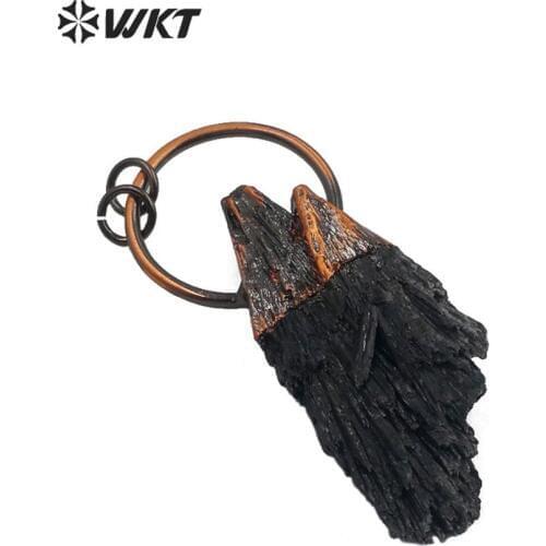 WT-P1538 WKT vintage style antique brass electroplated black kyanite pendant simple bohemian raw black stone pendant in brass