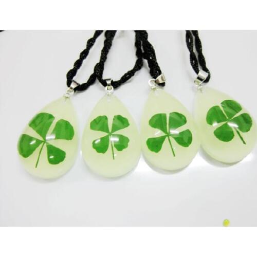 FREE SHIPPING 50 PCS Real Four Leaf Lucky Clover Shamrock Pendant Glow in Dark Drop Shape
