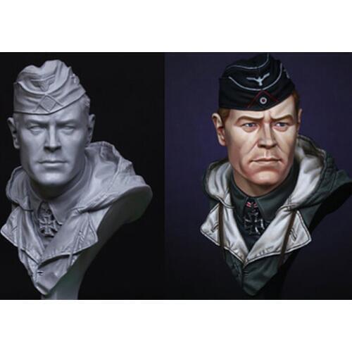 DIY 1/10 Resin Character Model WW2 German Armored Commander Hand In Hand