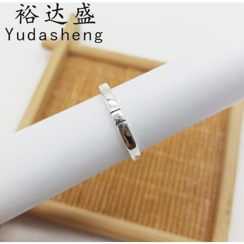 2021 Autumn Peach Heart Ring with Flat Profile Design Sharp Edges and Corners Polished Outside Smooth Luster