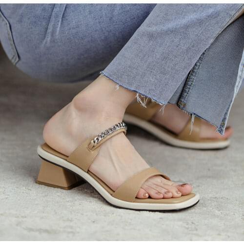 2021 Womens Slippers Summer New Fashion Middle Heel Metal Chain Sandals Womens Open Toe Simple Slippers Female Outdoor Sandals
