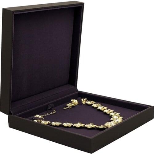 Jing Bao Hong Jewelry