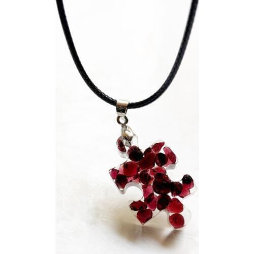 Natural Red Garnet Stone Beads Resin Orgone Pendant Orgonite Energy Necklace Gemoetric Crystal Chips Resin Necklace Rope Chain