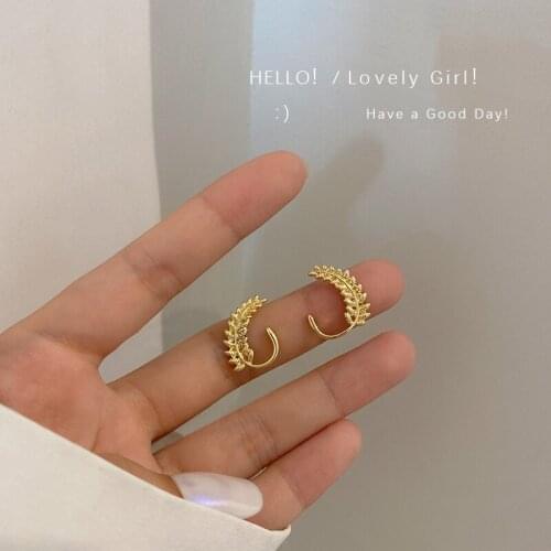 OLIRAFT 2021 Trendy Plating Creative Simple Design feather Stud Earrings Women Fashion Elegant Leaf Banquet Jewelry Accessories