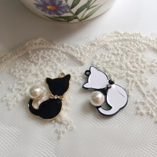 20*30MM 20Pcs Black & White Cat Glass Pearl & Glazing KC Gold Pendants Alloy Charms Jewelry Charms