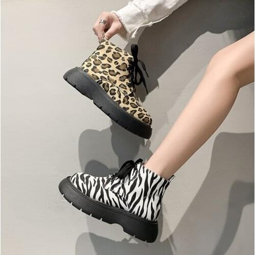 2021 New Design Womens Ankle Chelsea Boots Females Thick Bottom Lace Up Leopard Footwear Ladies Classic Outdoor Walking Shoes