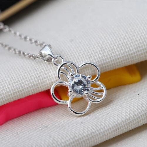 WQQCR Hot Sale 925 Sterling Silver colorLuminous Daisy Flower Tassel Daisy Pendant Necklace Women Sterling Silver colorJewelry