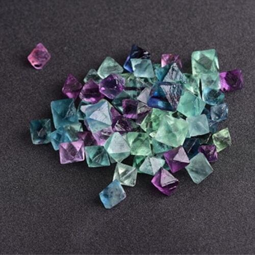 Natural octahedral blue purple fluorite is the original stone of small granule ore
