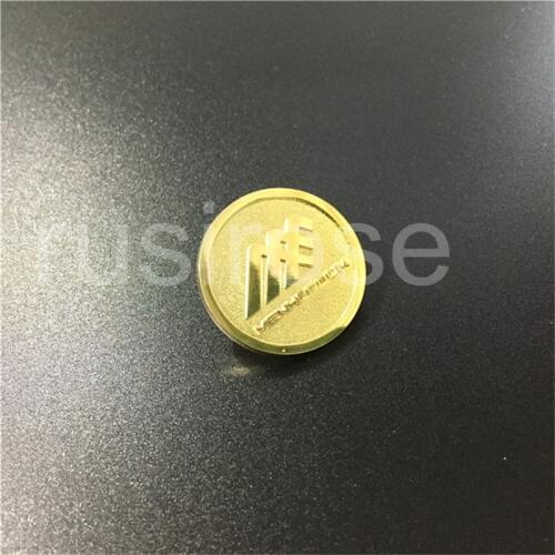 Personalized mountaineering LOGO metal badge custom, DIY direct plating gold is not color round LOGO brooch