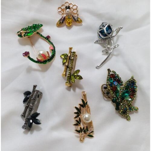 Fashion flowers butterfly bamboo bee lotus brooches for women Pearl Enamel pin badge female broches con piedras