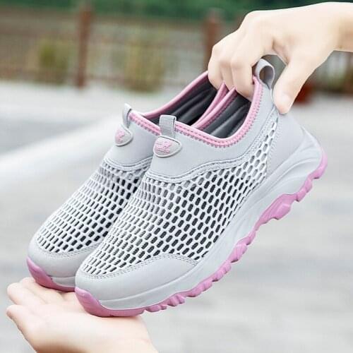 Summer Unisex Casual Shoes Breathable Women Mesh Sneakers Designer Slip On Vulcanized Shoes For Couple Non-slip Walking Shoes