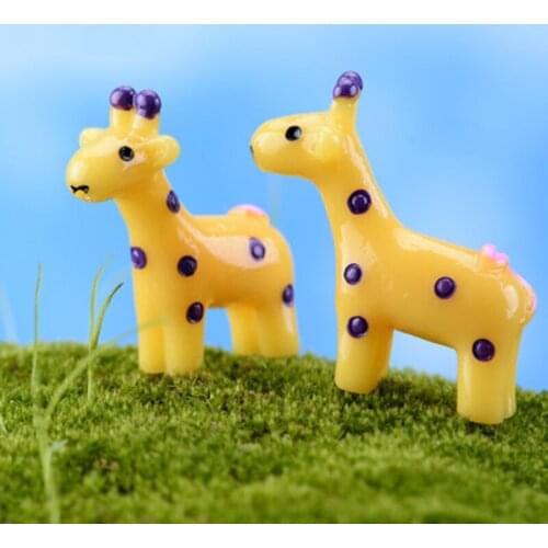 ZOCDOU 1 Piece Cartoon Spotted Sika Deer Saudi Arabia Model Small Statue Figurine Crafts Figure Ornament Miniatures DIY Decor