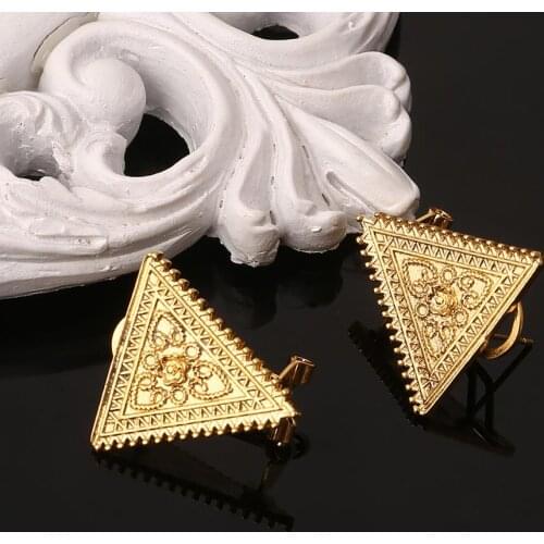 Mrs win Women's Gold Earrings