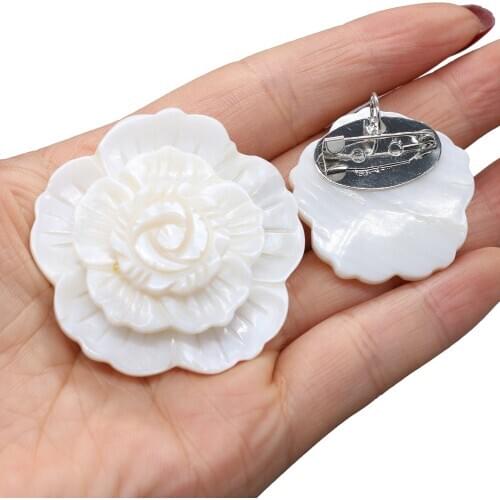 Natural Mother of Pearl Shell Pendant Exquisite White Flower Shape Pendant Charms for Women Jewelry Daily Party Best Gift