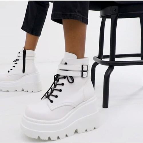 New Fashion European Style Black Ankle Boots Flats Round Toe Black Lace-up Boots Woman Platform Patent Leather Shoes