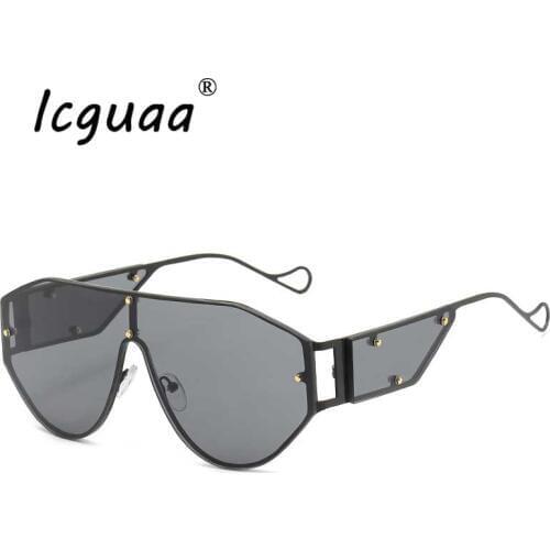 2020 Futuristic Oversize Shield Visor Sunglasses Square Sunglasses Women Mirror Shades Glasses Metal Rivet Trend Unique Eyewear