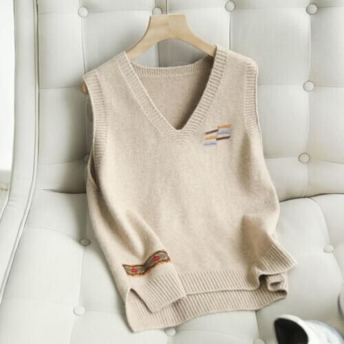 New V-neck knitted vest womens waistcoat spring and autumn Korean version of sleeveless loose core yarn sweater vest