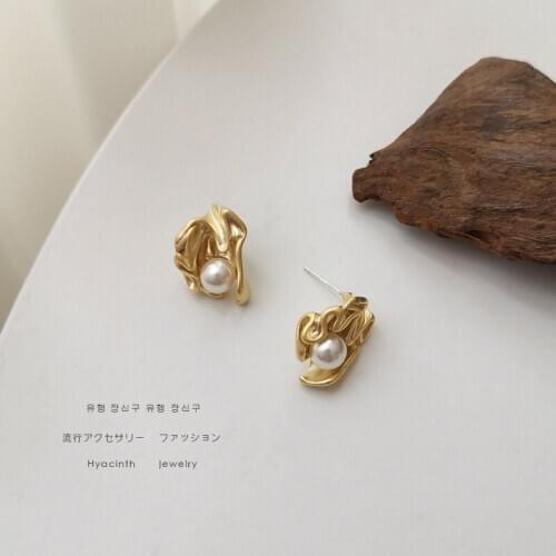 Autumn And Winter New Fashion Retro Special-Shaped Matte Gold Earrings French Retro High-End Earrings Party Jewelry