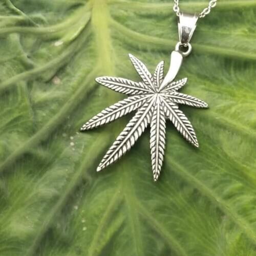 1pc Well Defined Leaf Stainless Steel Maple Leaf Pendant Necklace Vintage Faith Necklaces Women Men Fashion Jewelry Gift