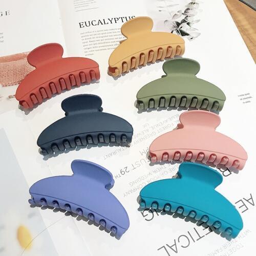 New Fashion Large 9cm Solid color acrylic Hair Clips Girls Hairpins Crab Claws Clamp Hair girls Women for accessoires Headdress