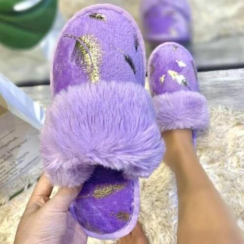 Womens Fashion Bronzing Feather Printing Baotou Hairy Flat Casual Slippers Warm Indoor Ladies Shoes Женские Тапочки Winter 2021
