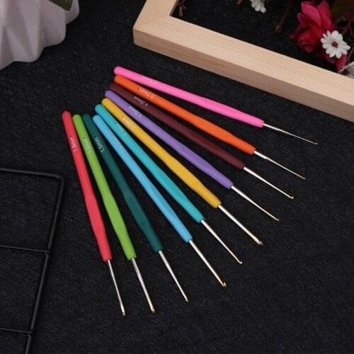 10Pcs Bearded Needle Crochet Hooks Set Ergonomic Soft-Grip Handle Sewing Knitting Knitwear DIY Tools