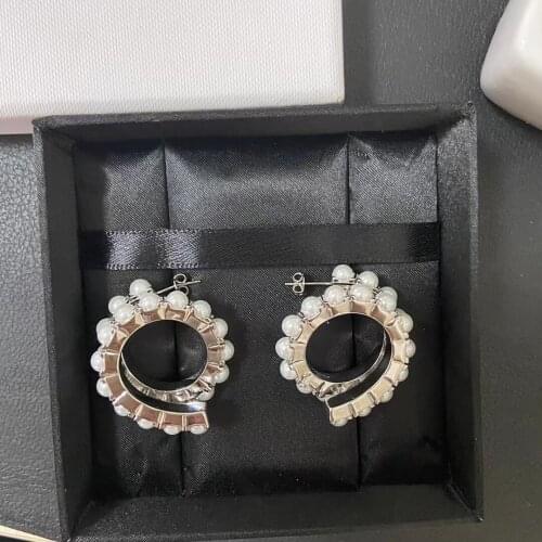 Vintage pearl inlaid fashion earrings