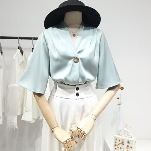 Chiffon Women Blouse Top Quality Material 2021 Summer New Button V-Neck Short-Sleeved Loose Lady Elegant Pulls Tops