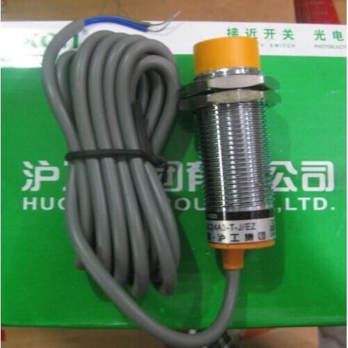 Group LJC24A3-T-Z/BY Capacitance Type Near Switch Direct Three Line PNP Normally Open 15mm