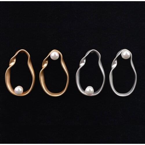 New arrival exaggerated irregular imitation pearl gold earrings fashion jewelry geometric twist statement earrings for women
