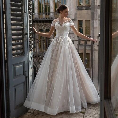 Elegant Tulle Wedding Dresses 2021 Scoop Neck Short Sleeve Lace Applique Sweep Train A Line Bridal Dresses