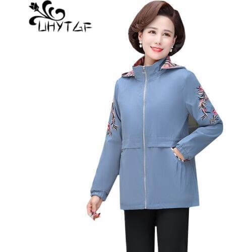 UHYTGF Spring autumn trench coat women fashion embroidered hooded thin outerwear female elegant mother loose plus size coats 714