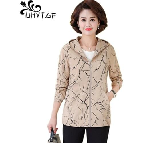 UHYTGF Short Windbreaker Women Fashion Printed Hooded Spring Autumn Coat Female Middle-Aged Mom Thin Plus Size Trench Outwear 11