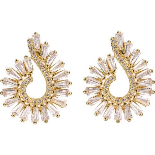 Bettyue New Fashion Cute Conch Model With Geometry Cubic Zircon Three Colors For Women Charming Stud Earring In Banquet Gift