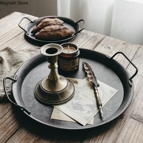 European Retro Round Iron Tray with Handle Metal Plate Handmade Bread Tray Modern Home Decoration Accessories Photo Props